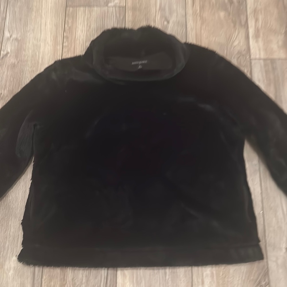 Vegan furry Sweater with high neck and side pockets